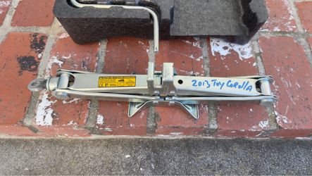 OEM 2013 Toyota Corolla Scissor Jack + Tools Set – Complete with Foam Tray - US Auto