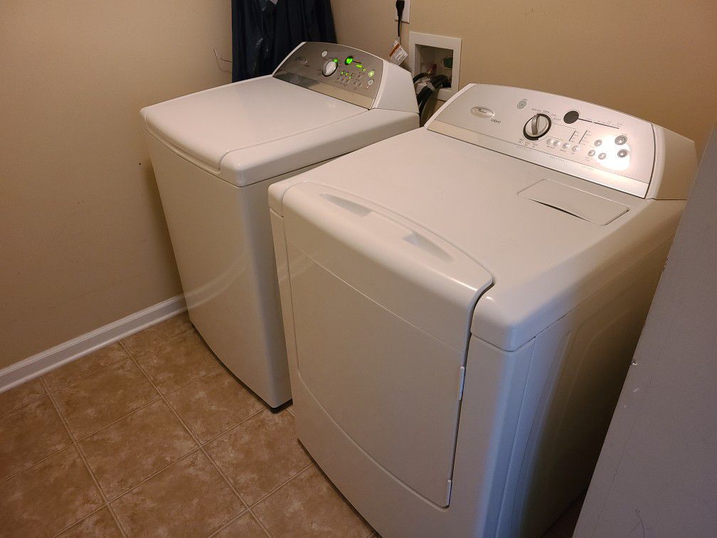 White Whirlpool Cabrio Washer And Dryer Set