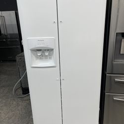 Frigidaire Side By Side In White Apartment Size New Open Box