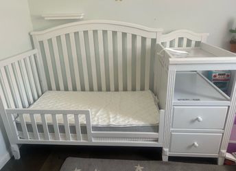 Sorelle Berkley 4-in-1 Convertible Crib and Changer in White