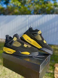 Jordan 4 'Thunder'