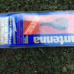 Mini AM/FM antenna with in line Amplifier