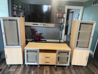 Entertainment center