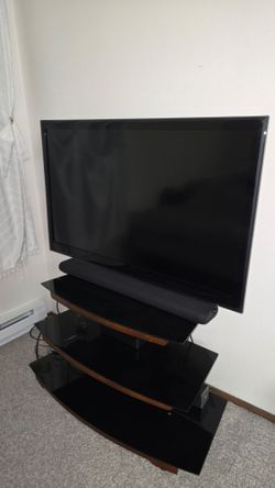 LG 47LE5400-UC 47-inch Full HD LED LCD TV + Media console (TV stand) + Yamaha ATS-1060 sound bar