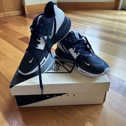 Nike Kyrie Low 5 Size 8.5 Basketball shoe Men/10 women (New)