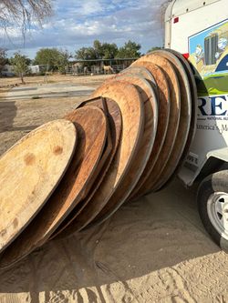 Round party tables