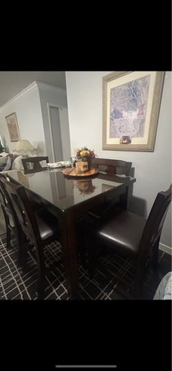 Dinning set with glass