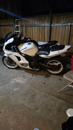 2007 Kawasaki ZZR600 $2,150 FIRM