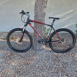 GIANT TALON 4 MOUNTAIN BIKE 27.5 INCH LIKE NEW 