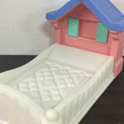 VINTAGE LITTLE TYKES STORYBOOK COTTAGE DOLL BED