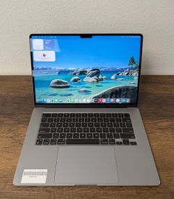 15" MacBook Air M2 8 Core*256GB SSD*8GB RAM