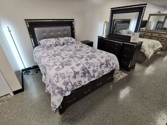 Queen Size Bedroom Set
