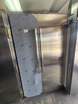 Jenn Air JBSFS48NMX
Panel-Ready 48" Built-In Side-By-Side Refrigerator