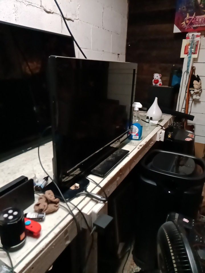 Panasonic 32in TV