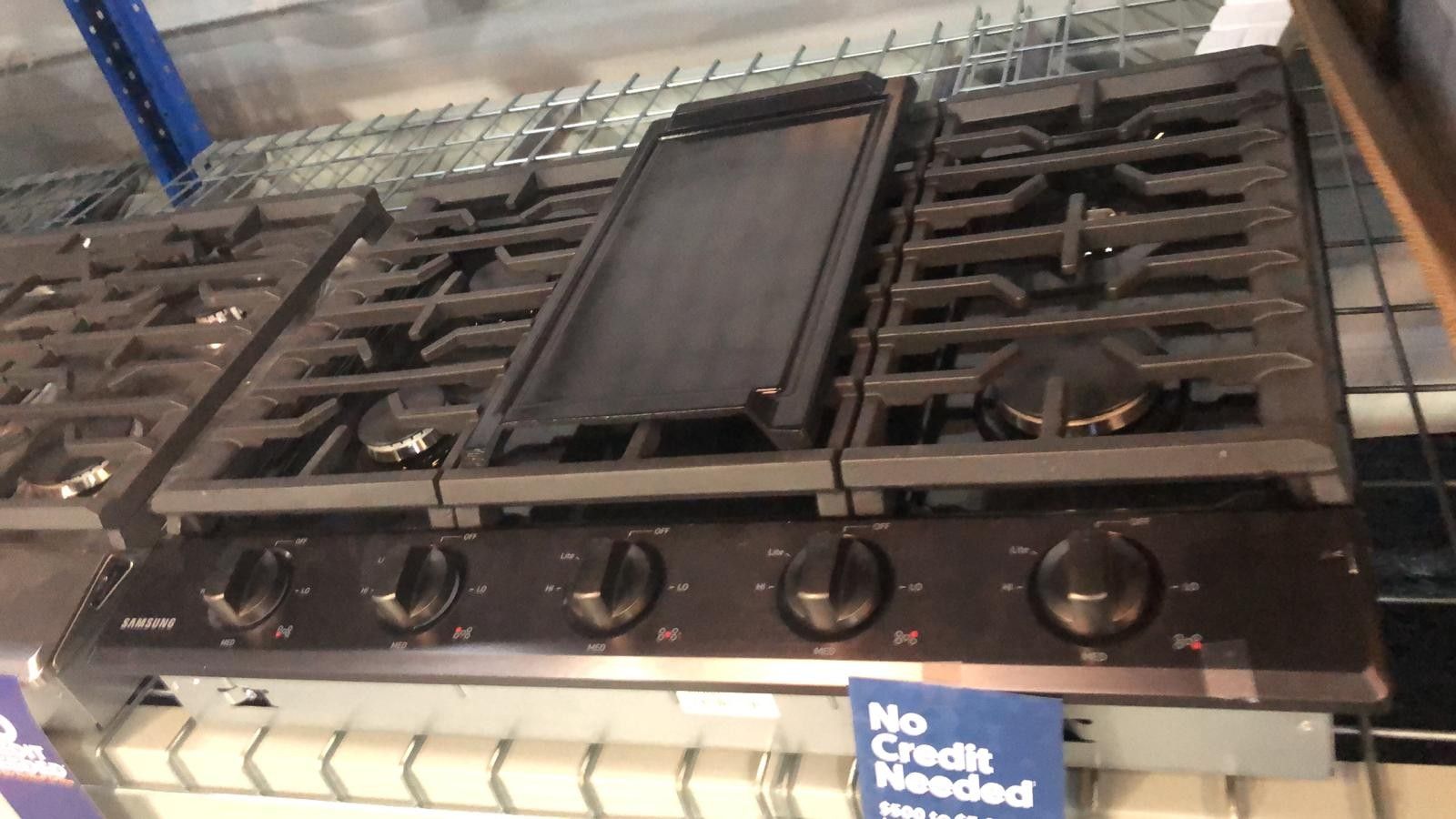 (401) New Samsung 30-in 5 Burners Gas Cooktop w/ Griddle - in Black Stainless 🔥 EzFinancing 39$ Down - No Credit Needed!