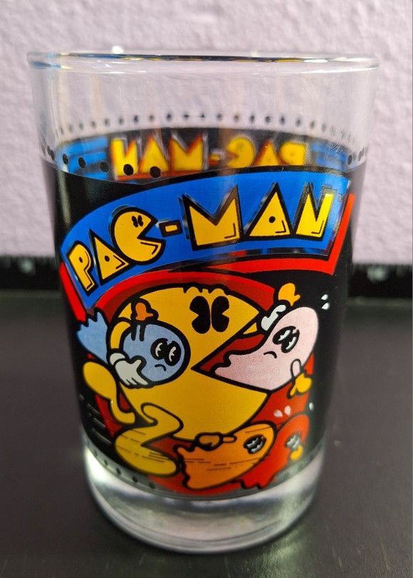 PACMAN VINTAGE GLASS 1980 COLLECTIBLE