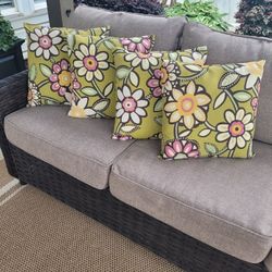 (4) Outdoor Pillows