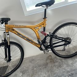 GT XCR 3000 Mountain Bike 