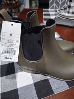 Boots new 👢 SIZE 10