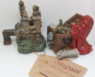 Fish Tank Pirate Chest and Castle Brand New