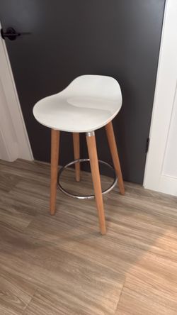 Modern Bar Stool White Shell Wood Legs