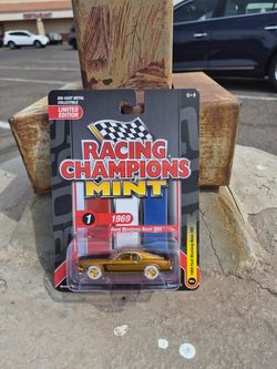 Racing Champions Mint 1969 Ford Mustang Boss 302 Gold Strike CHASE NEW