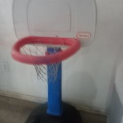 Little People Basketball Court Stretches Against Taller 