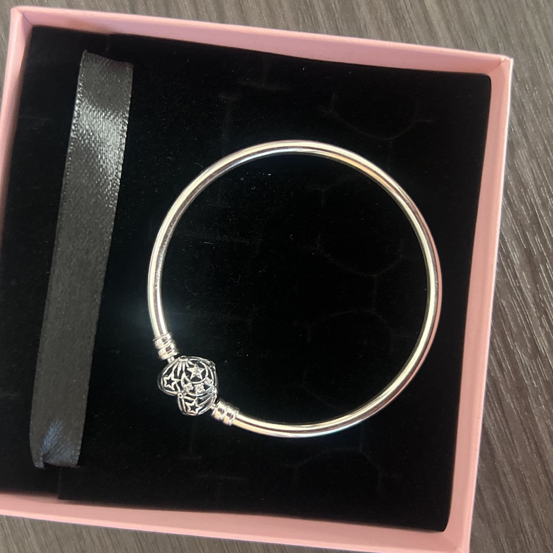 Pandora Charm Bracelet With Charm