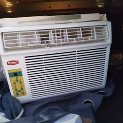 Window AC Unit 
