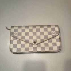 Louis Vuitton Authentic Cross Body 