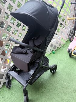 Almost new Momcozy stroller