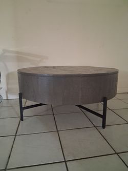 LARGE WOOD AND IRON MODERN COFFEE TABKE IN EXCELLENT CONDITION