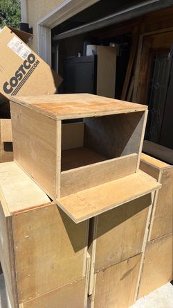 Box nesting box for parrot or pigeons or whatever