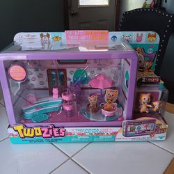 New Twozies Season 1 Cafe Toy Doll Playset. 2014 Moose Enterprise Gift. Girls