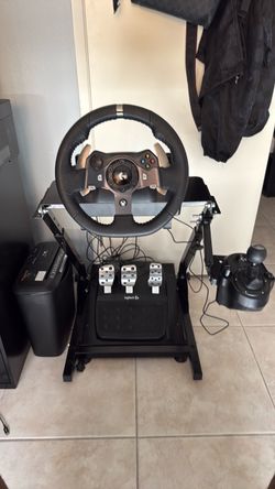 Logitech G923 racing wheel stand pedals shifter