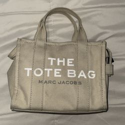 Marc jacob’s the tote bag small