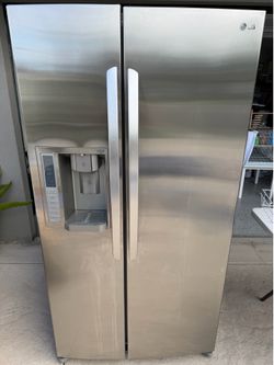 LG Side-by-Side Refrigerator LSC27937ST