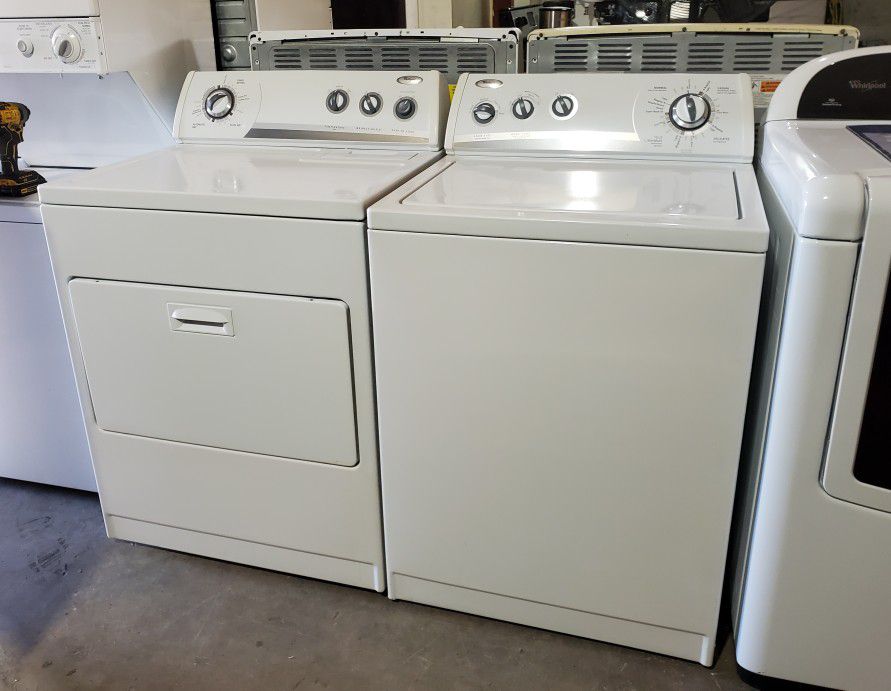 SET WHIRLPOOL WASHER AND DRYER. 