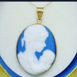 10 KT YELLOW GOLD PENDANT  MOTHER/CHILD CAMEO NECKLACE & 10KT GOLD CHAIN) & JEWE 