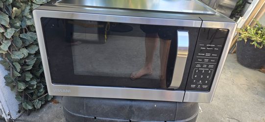 Small microwave oven