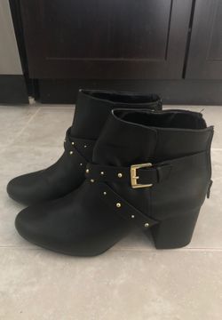 Black heeled boots