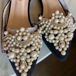 Cute Embezzled With Pearl And Gold Flats