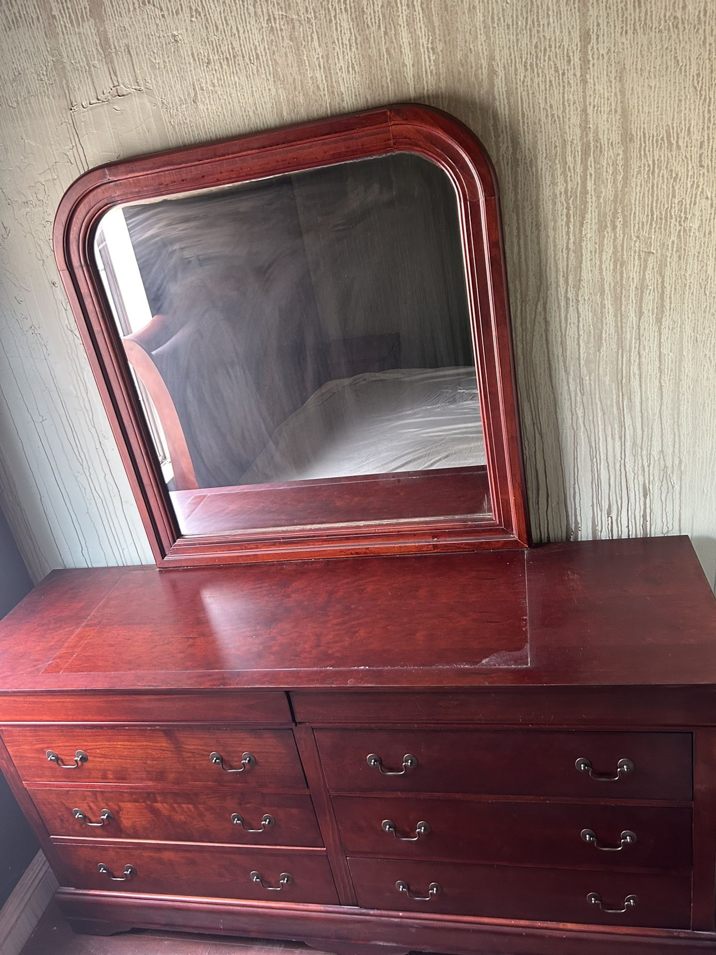 Dresser With Mirror 