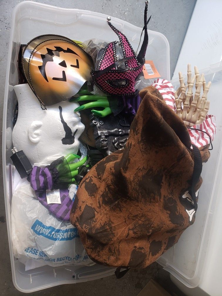 Bin Full Of Random HALLOWEEN DECOR / STUFF