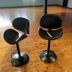 2 Bar Stools 