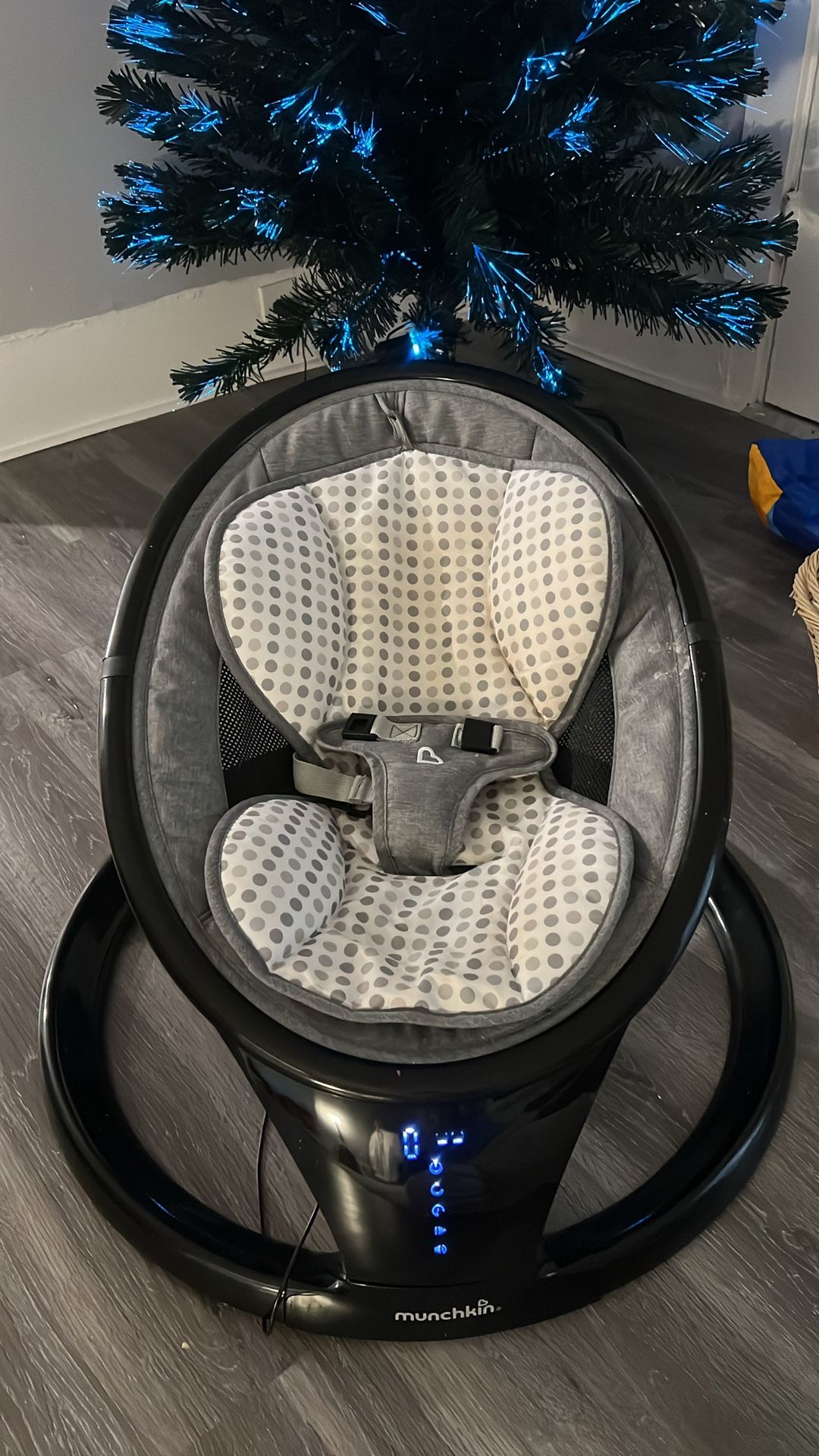 Bluetooth Baby swing By Munchkin 