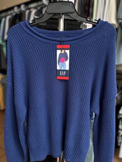 Gap sweater