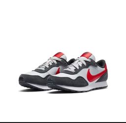 Nike MD Valiant Kids Size 3