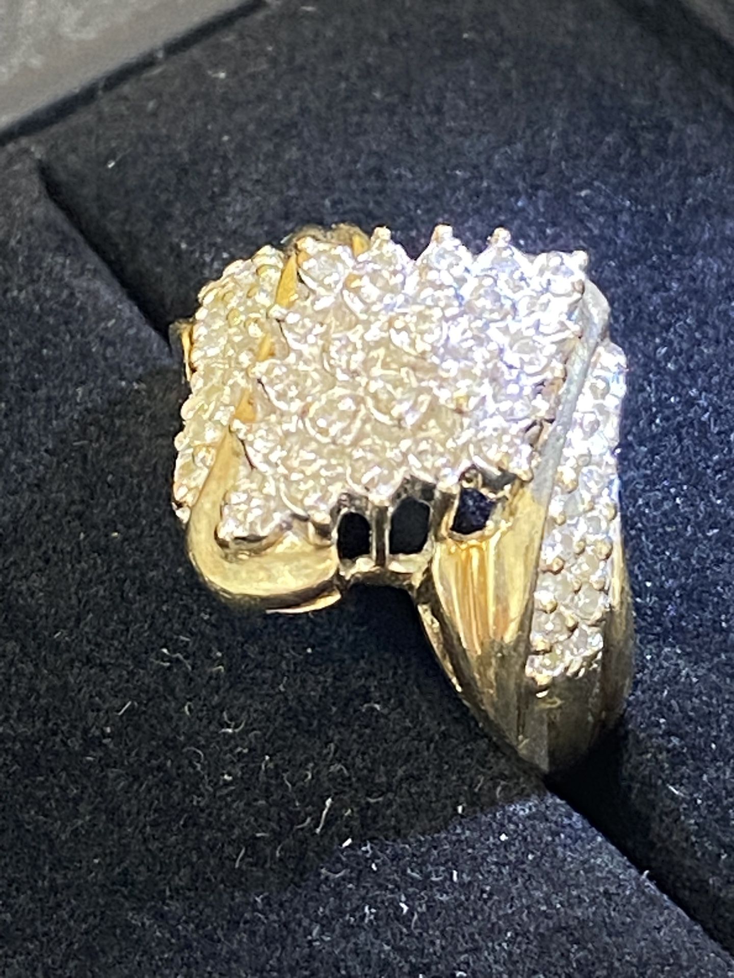 10 K Diamond Lady’s Ring