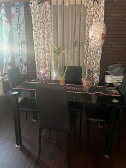 4 chairs glass table
